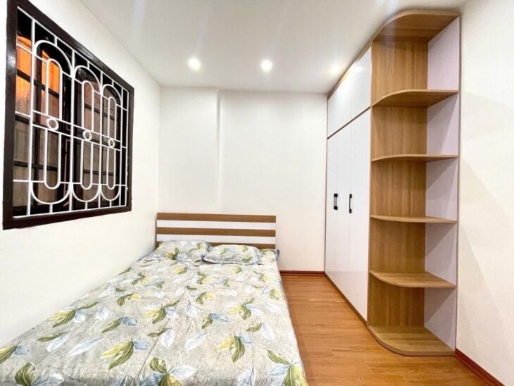 bán nhà tập thể tầng 2 cầu giấy DT 120m giá 5,350 tỷ 2 mặt ngõ,full nội thất