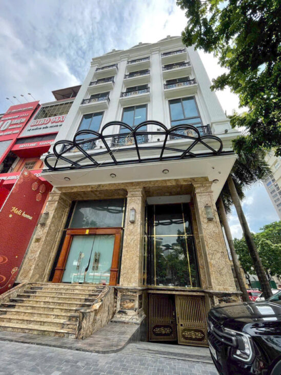 Bán tòa KS 8 tầng, mặt phố Nguyễn Hoàng. DT 234m2, MT 10m. Vị trí đắc Địa. Giá 178 tỷ. LH: