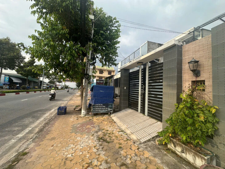 Bán nhà mặt tiền Thống Nhất, Tân An, LaGi giá siêu ngộp