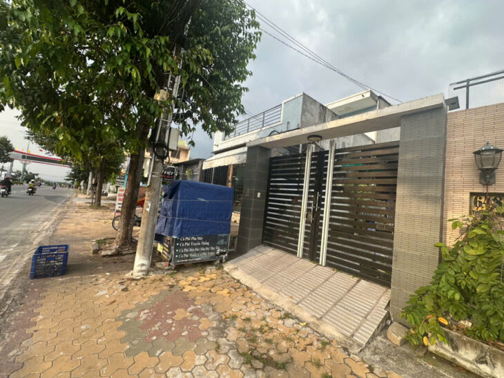 Bán nhà mặt tiền Thống Nhất, Tân An, LaGi giá siêu ngộp