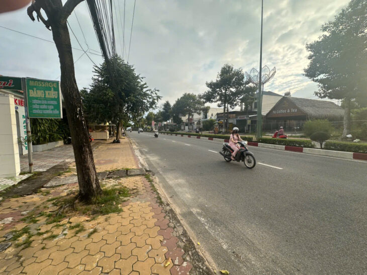 Bán nhà mặt tiền Thống Nhất, Tân An, LaGi giá siêu ngộp