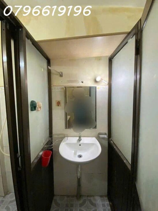 NHÀ CŨ TIỆN SỬA CHỮA XÂY MỚI / NHÀ GẦN MẶT TIỀN / HẺM BA GÁC / DT đẹp