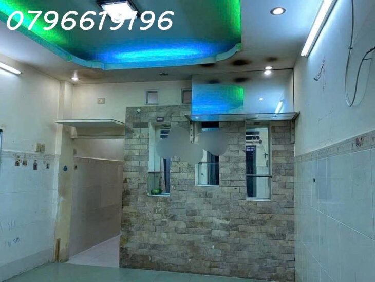 NHÀ CŨ TIỆN SỬA CHỮA XÂY MỚI / NHÀ GẦN MẶT TIỀN / HẺM BA GÁC / DT đẹp