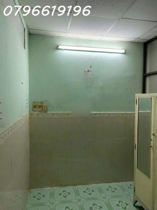 NHÀ CŨ TIỆN SỬA CHỮA XÂY MỚI / NHÀ GẦN MẶT TIỀN / HẺM BA GÁC / DT đẹp