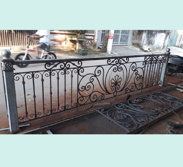 Uốn phụ kiện sắt mỹ thuật tại hà nội