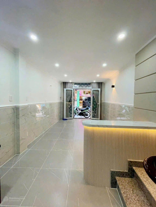Bán nhà 2 tầng 21m² Nguyễn Thần Hiến, Q.4, 5.6 tỷ, sổ đỏ.