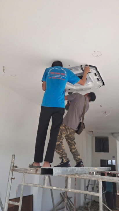 Lắp đặt máy lạnh Daikin âm trần 5 ngựa cho nhà hàng tiệc cưới