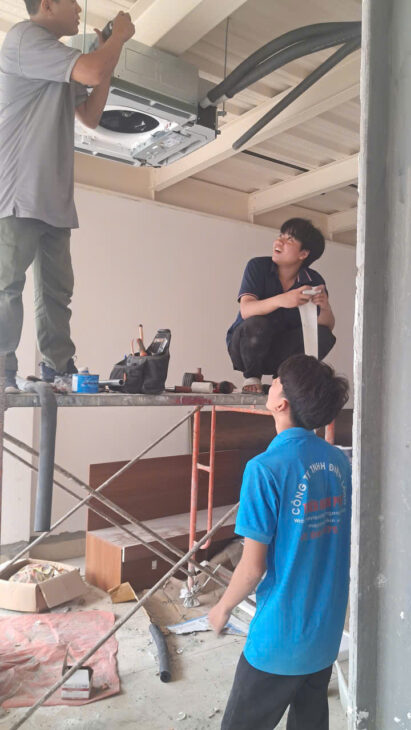 Lắp đặt máy lạnh LG âm trần 5.5 ngựa cho showroom