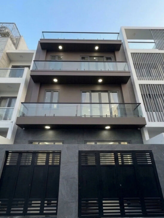 “SIÊU PHẨM NGANG 8M – CÓ THANG MÁY” – QUẬN 7 – SÁT PHÚ MỸ HƯNG – GIÁ 8. x TỶ.