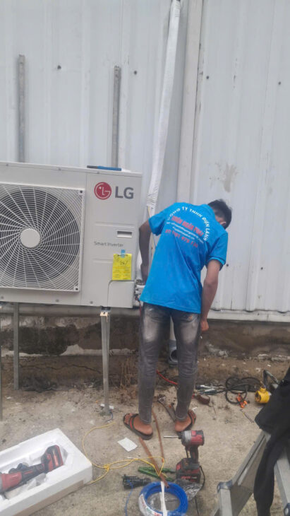 Lắp Máy Lạnh Tủ Đứng LG Cho Văn Phòng Tại LONG AN