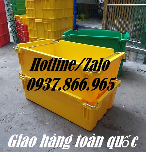 Thùng có quai sắt đựng thành phẩm trong nhà máy, khay cơ khi, khay nhựa công nghiệp