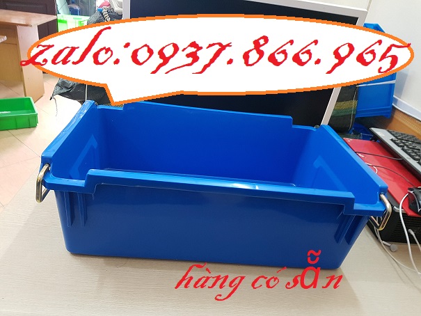 Thùng có quai sắt đựng thành phẩm trong nhà máy, khay cơ khi, khay nhựa công nghiệp