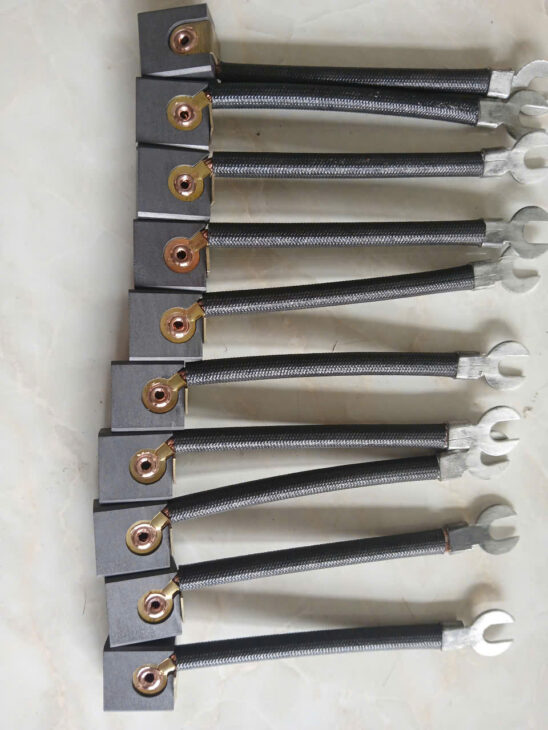 Cung cấp chổi than công nghiệp, tay lấy điện AKAPP: K91P, C91A