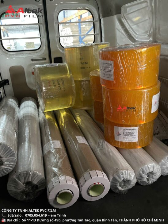 Rèm nhựa trong & vàng – phù hợp nhà xưởng, kho lạnh, cửa hàng