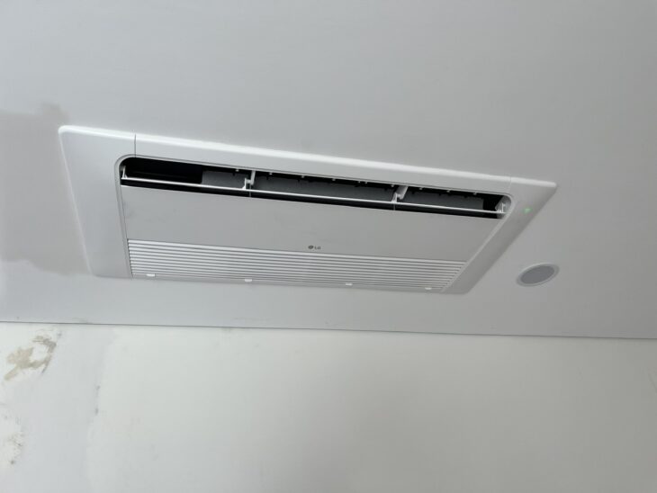 Máy Lạnh Âm Trần LG 2.0hp ZTNQ18GTLA0 1 hướng thổi cho diện tích dưới 30m²
