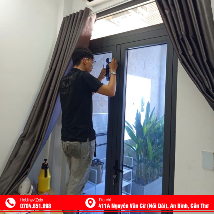 thiết kế in ấn thi công dán decal kính