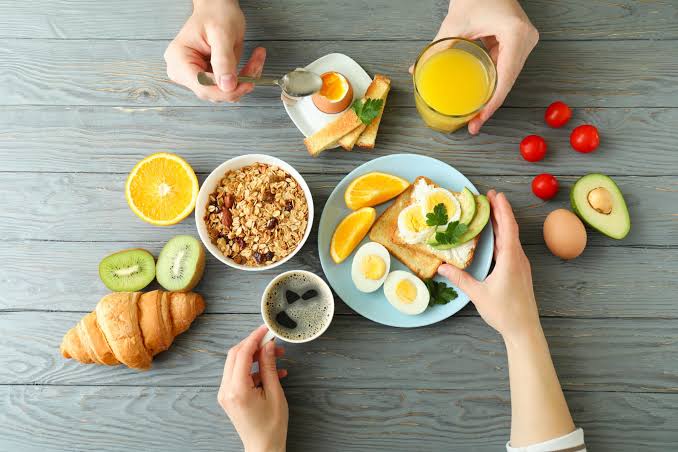 Ngực sau sinh nên nâng hay treo?
