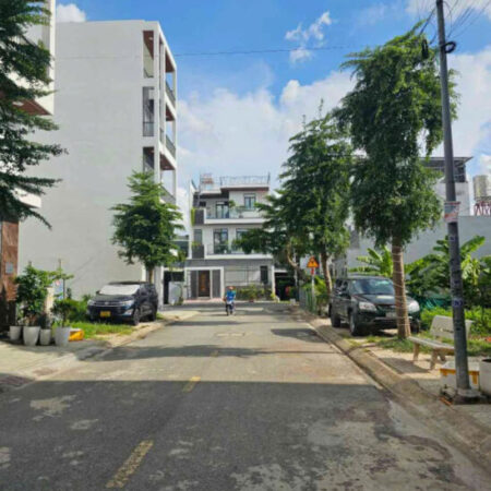 BÁN ĐẤT TẶNG NHÀ GẦN 100M2 – CẠNH MẶT TIỀN TÔ NGỌC VÂN – HXT, CHỈ NHỈNH 5 TỶ