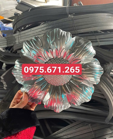 Mẫu hoa hướng dương dập lớn cho cổng sắt