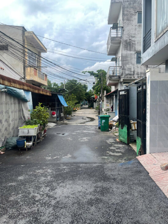 BÁ.N NHÀ GẦN CHỢ THẠNH XUÂN – GẦN 70M² – HẺM 4M Ô TÔ TỚI ĐẤT – VÀO Ở NGAY – NHỈNH 3Đ