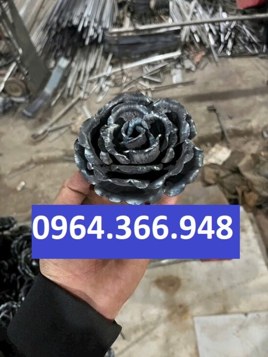 Bông hồng sắt rèn thủ công cho sản phẩm hoa sắt mỹ thuật