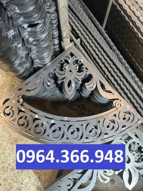 Góc hoa CNC – Điểm nhấn đắt giá cho mái kính nghệ thuật