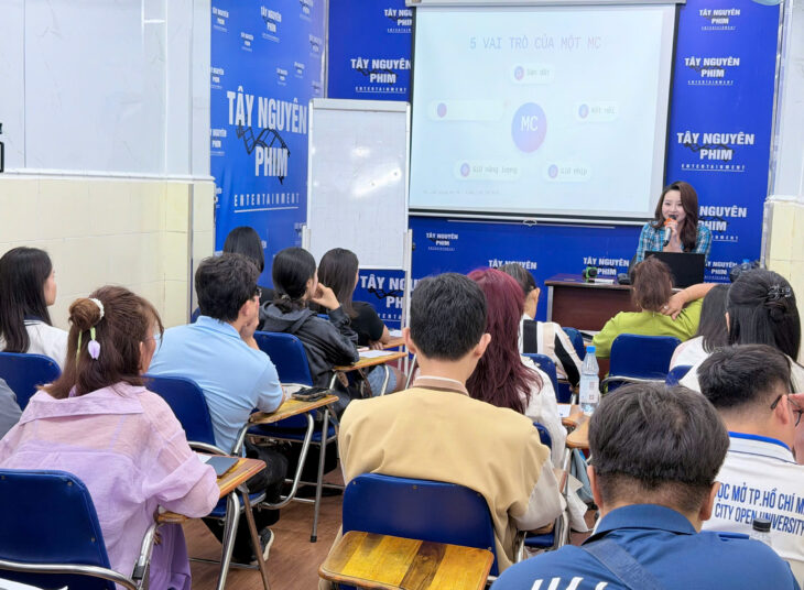 KHÓA HỌC MC SỰ KIỆN – DẪN CHƯƠNG TRÌNH CHUYÊN NGHIỆP | RÈN LUYỆN BẢN LĨNH, TỰ TIN LÀM CHỦ SÂN KHẤU